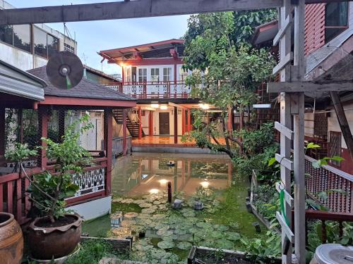 Bang Phlat House | Casa Scarlet