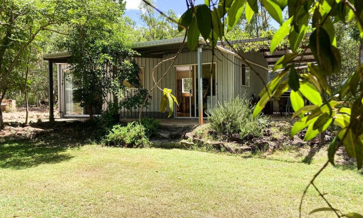 Captain Creek Cabin | Casa Verde | Off-grid hideaway Agnes Water & 1770