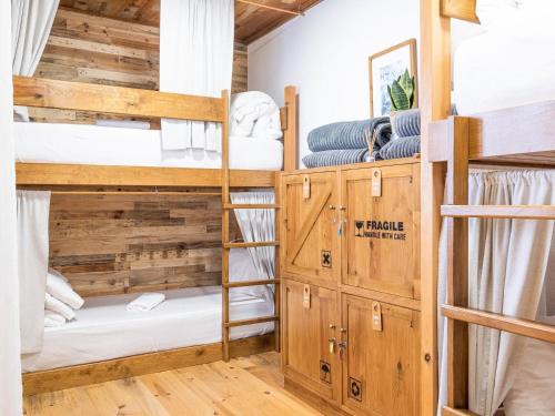 Ferrel Hostel | Castaway