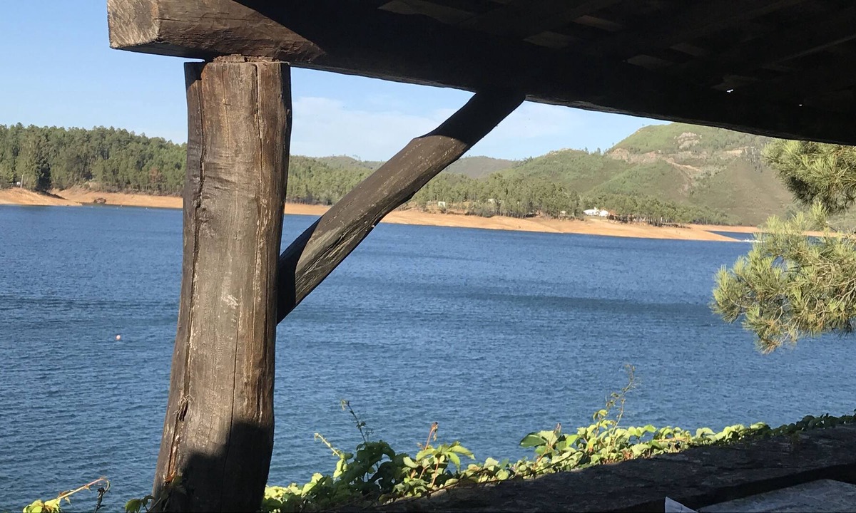 Dornes House | Castelo de Bode - House by the water