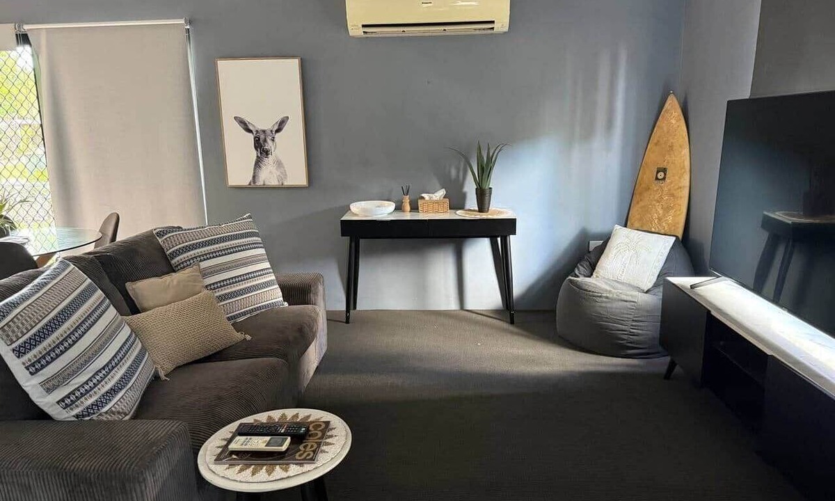 Tannum Sands Apartment | Central 3 Bedroom | Walk to Beach, Pub, Shops