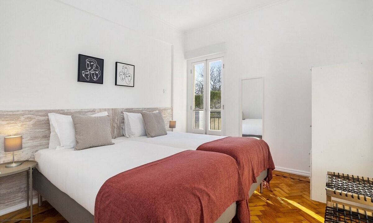 Alges Apartment | Charming 2-Bedroom Flat Near Lisbon & Belém