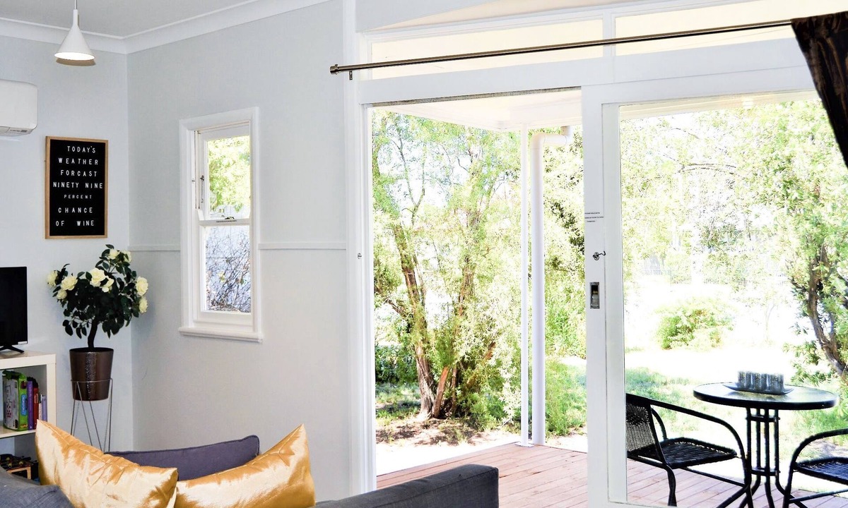 Cessnock House | Charming Little Cottage Entire House Hunter Valley