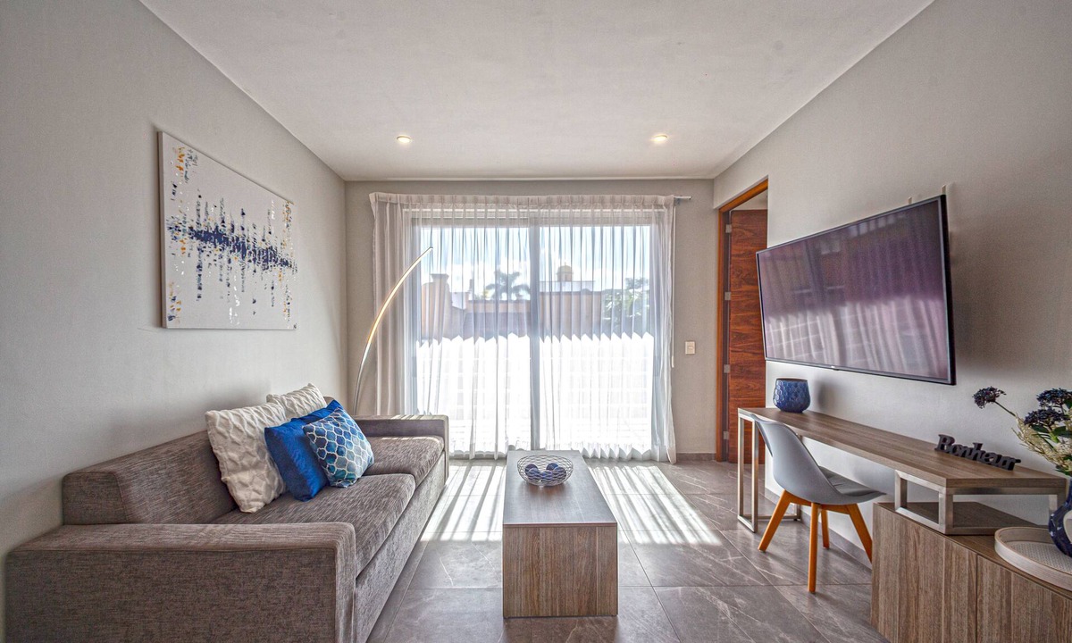 12th Street Apartment | CHIC 2 Bdr ♥️ PDC CONDO near 5th avenue & BEACH 🏖