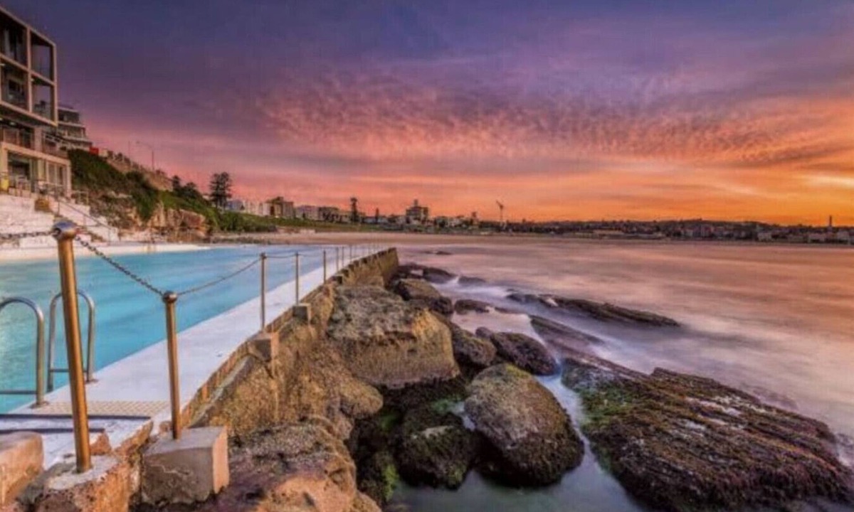 Bondi Beach Cabin | Chic Bondi Studio: 400 mtrs to Surf, Wifi & AC