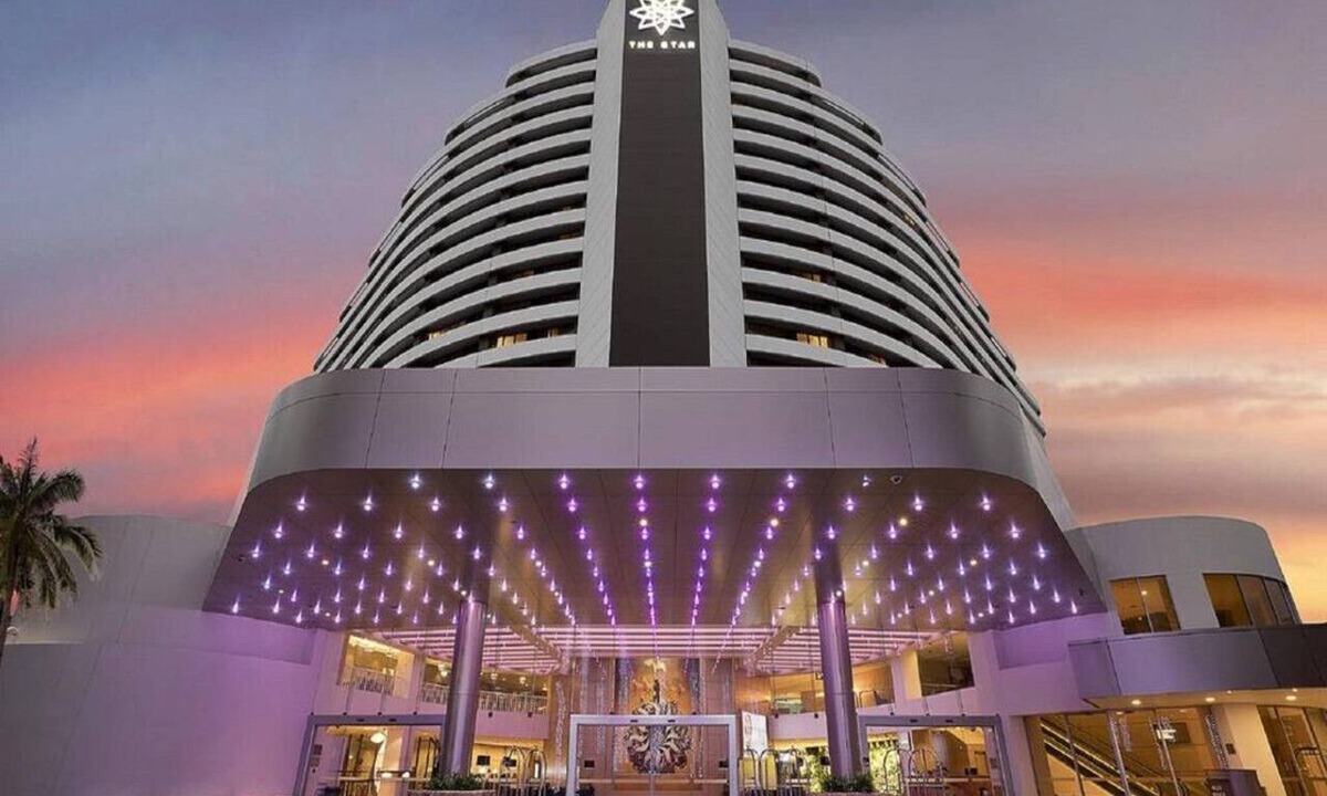 Broadbeach Apartment | Cityscape & Ocean View Deluxe 2-Bedroom Apartment