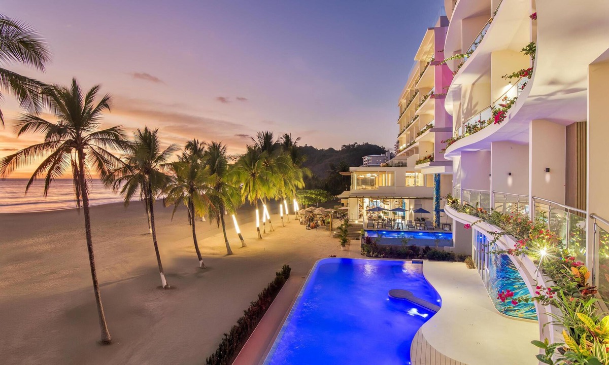 Barrio Los Villalobos Hotel | Claritas Beach Bar & Resort, Worldhotels Elite