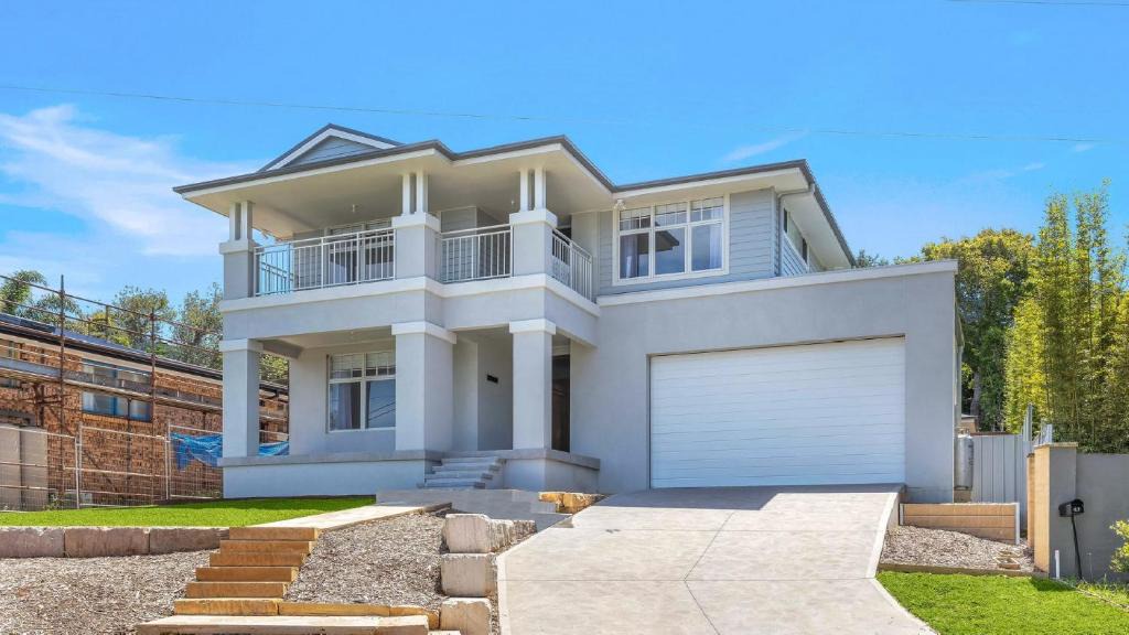 Killcare Heights House | 'Coastal Ambience' by HolidayCo