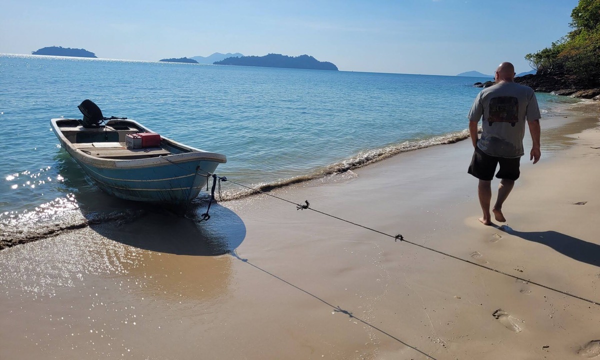 Salak Kok House | Coastal house near the beach, AC, peaceful, great location, outdoor restaurant.