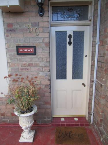 Lithgow House | Comfortable Victorian Terrace close to shops
