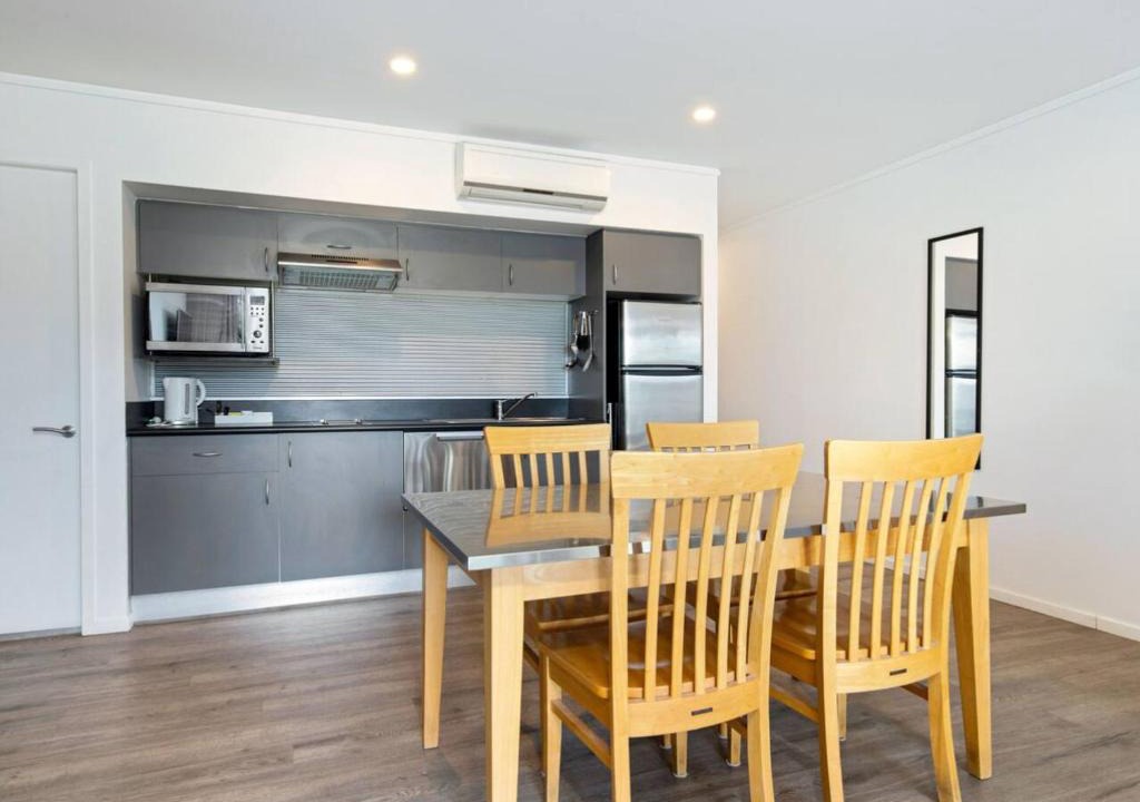 Batehaven Apartment | Corrigans Poolside Apartment Batehaven