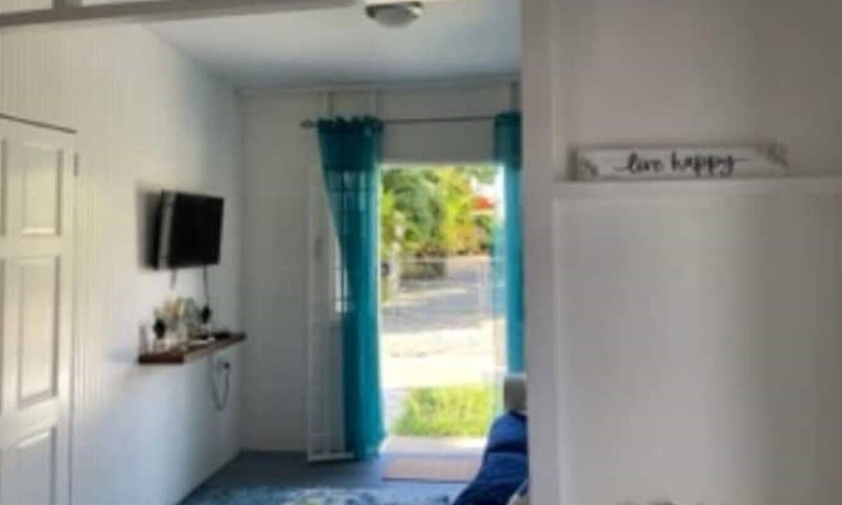 Lower Carlton House | Cozy 3 Bed 1 bath Chattel House