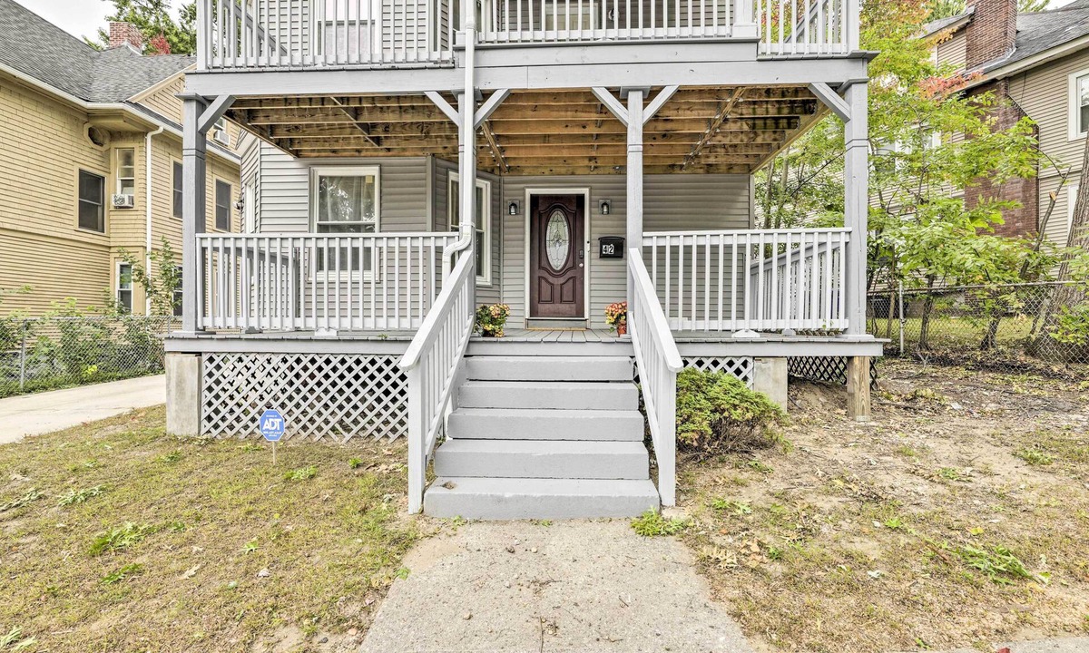 Memorial Square Apartment | Cozy Springfield Apartment, Close to Parks!