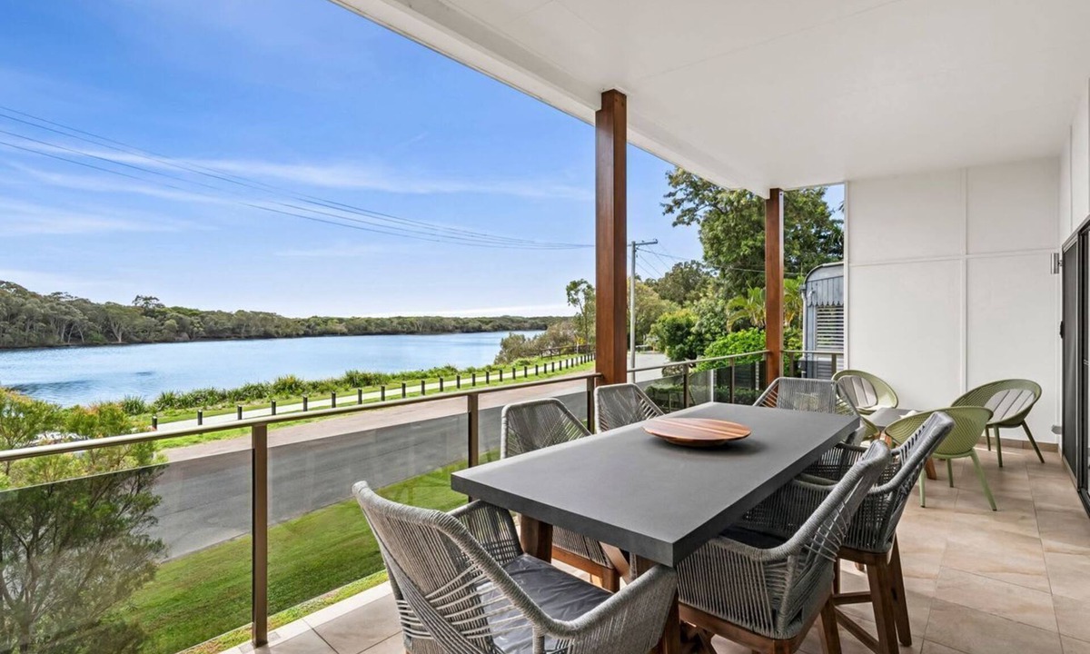 Currimundi House | Currimundi Lake House Pet Friendly