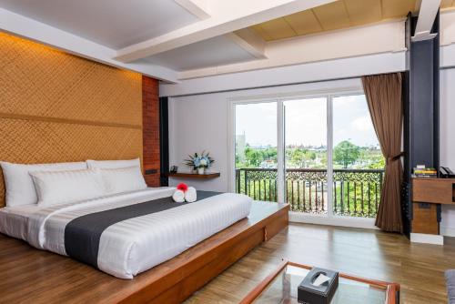 Talat Yot Hotel | Dang Derm In The Park Khaosan