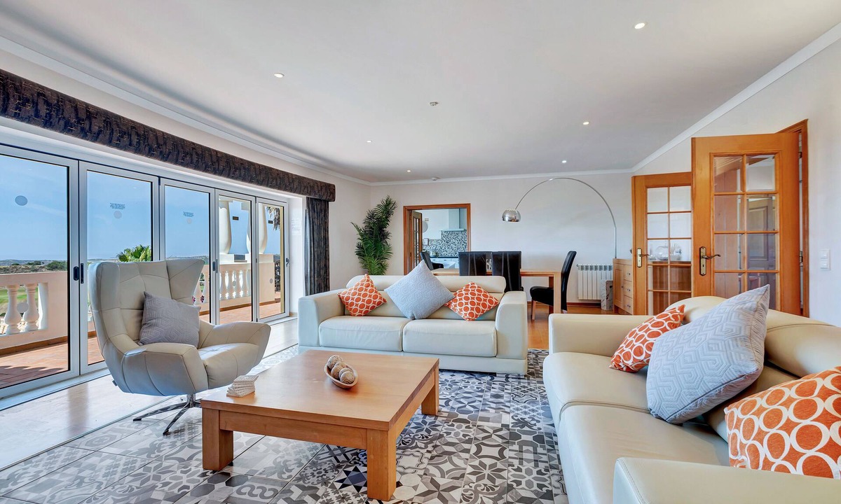 Vila do Bispo Villa | Deluxe Villa With Private Pool, Jacuzzi, Table Tennis, Games Room And Fibre WIFI
