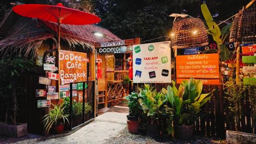 Phasi Charoen Hostel | Do Dee cafe
