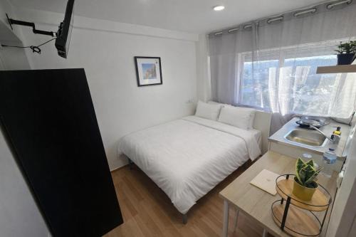 Alferrarede Apartment | Duo Studio - Mini Cozinha Privativa - Eficácia Living Abrantes