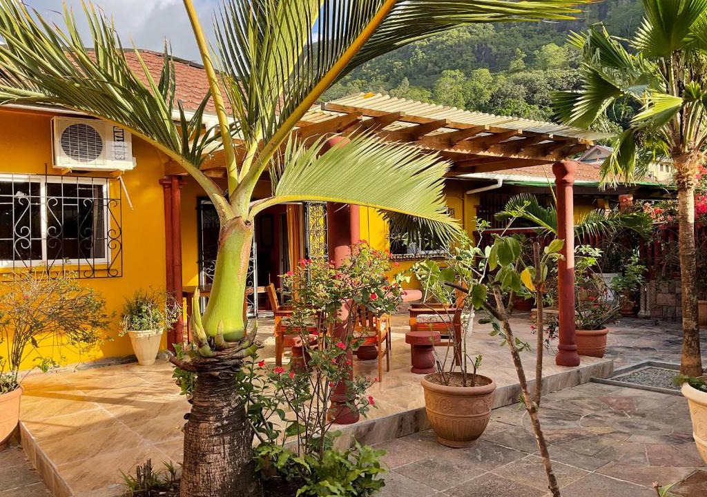 Zig Zag Ward Apartment | Effie Mountain View Halona villa