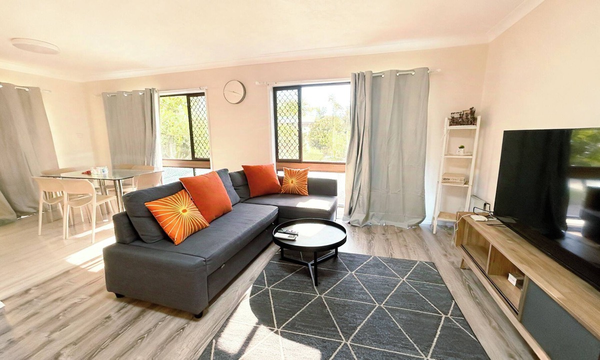 Algester House | Entire independent 3-bedroom house
