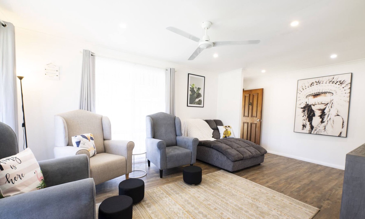 Worrowing Heights Cottage | Errol Cottage: forest to the sea