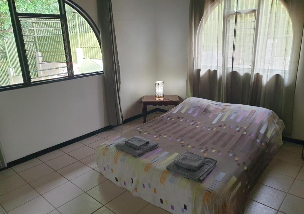 Ciudad Colon Hostel | Escape Urbano