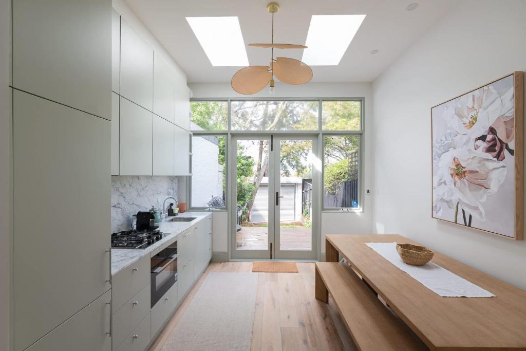 Newtown House | Exquisite Modern 3 Bed Home in Newtown w Parking