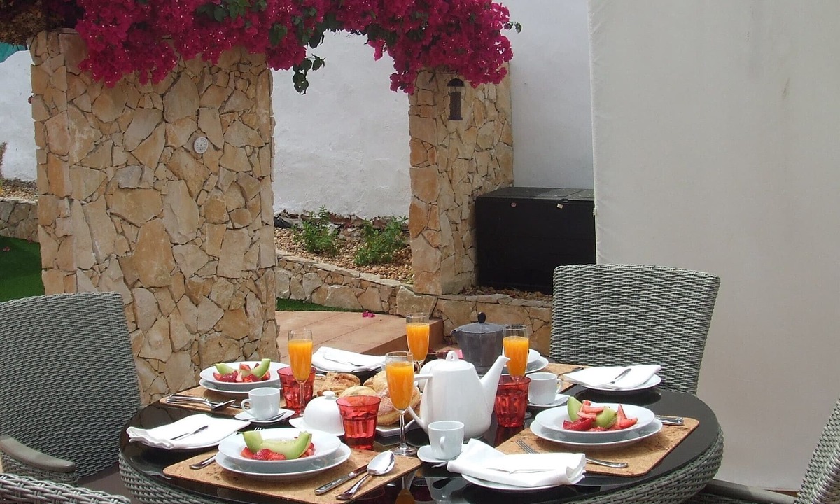 Alvor House | Far From The Madding Crowd…But Not Quite….