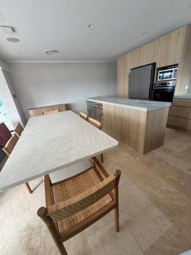 Black Head Apartment | Forster Absolute Beachfront Steps to the Sand