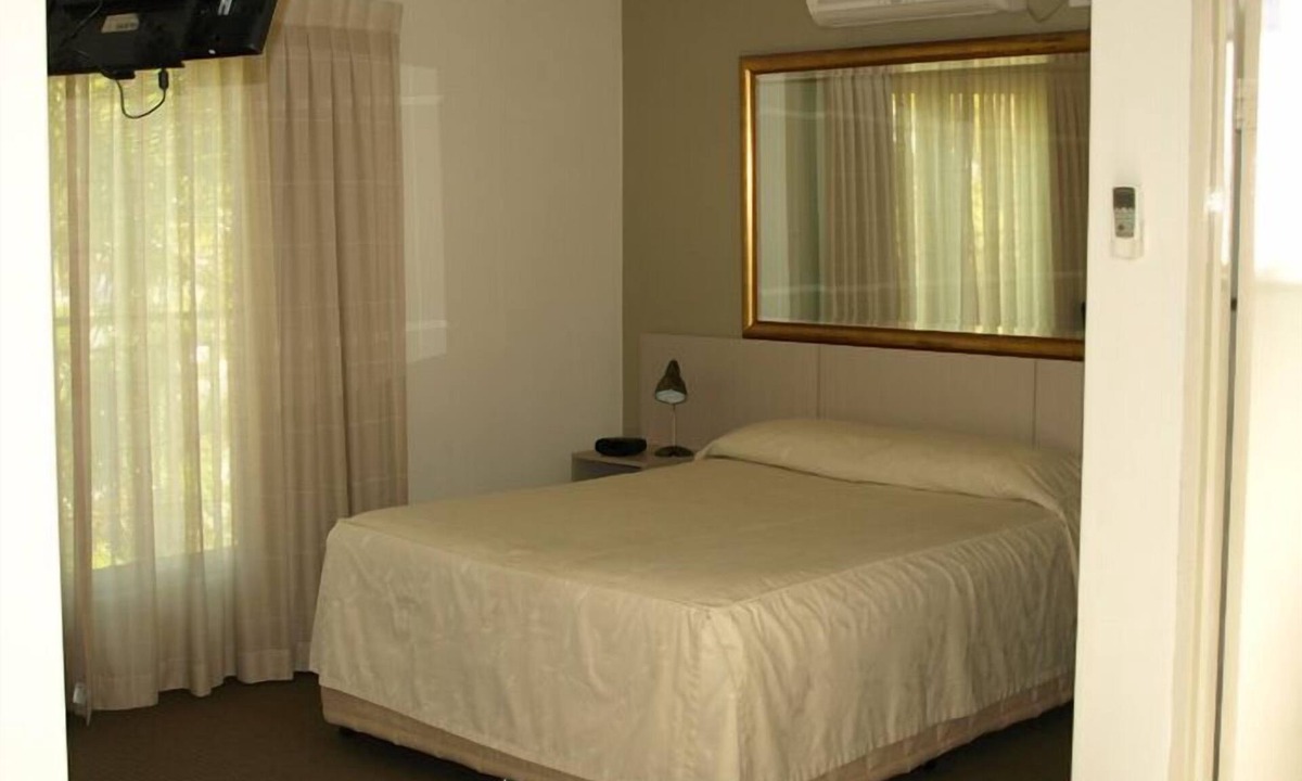 Singleton Hotel | Francis Phillip Motor Inn