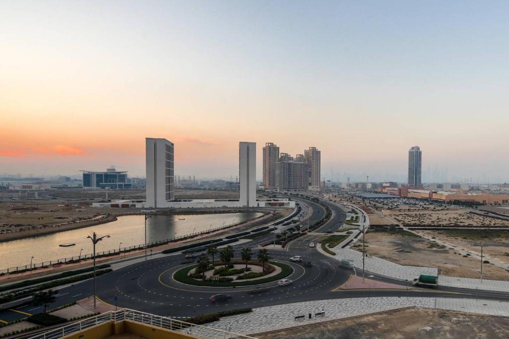 Dubai Production City Apartment | Frank Porter - Lakeside