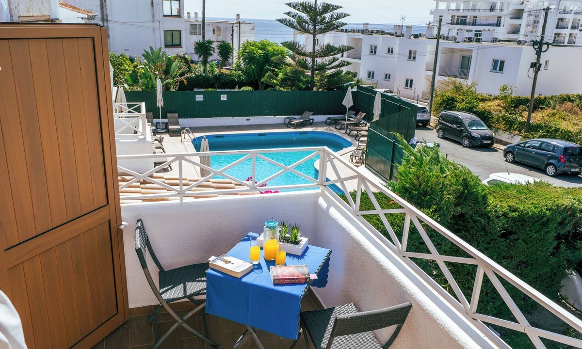 Olhos D'Agua Apartment | Giddah White Apartment, Pool, Wifi, Ac