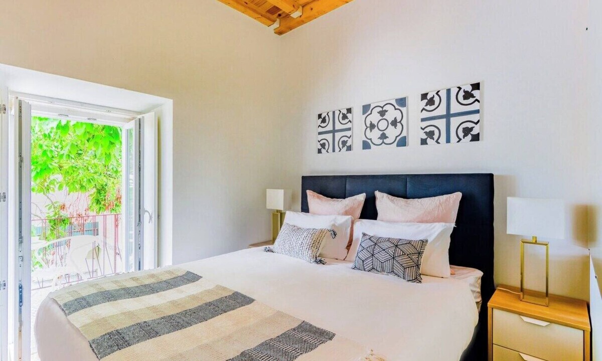Alfama Apartment | Graça City Break with Balcony