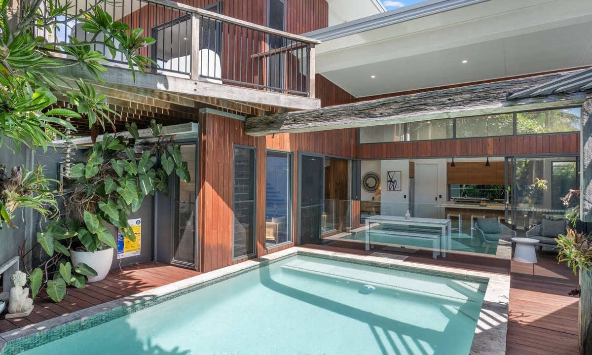 Lennox Head House | Grottamare - Stylish Lennox Head Village Holiday Home