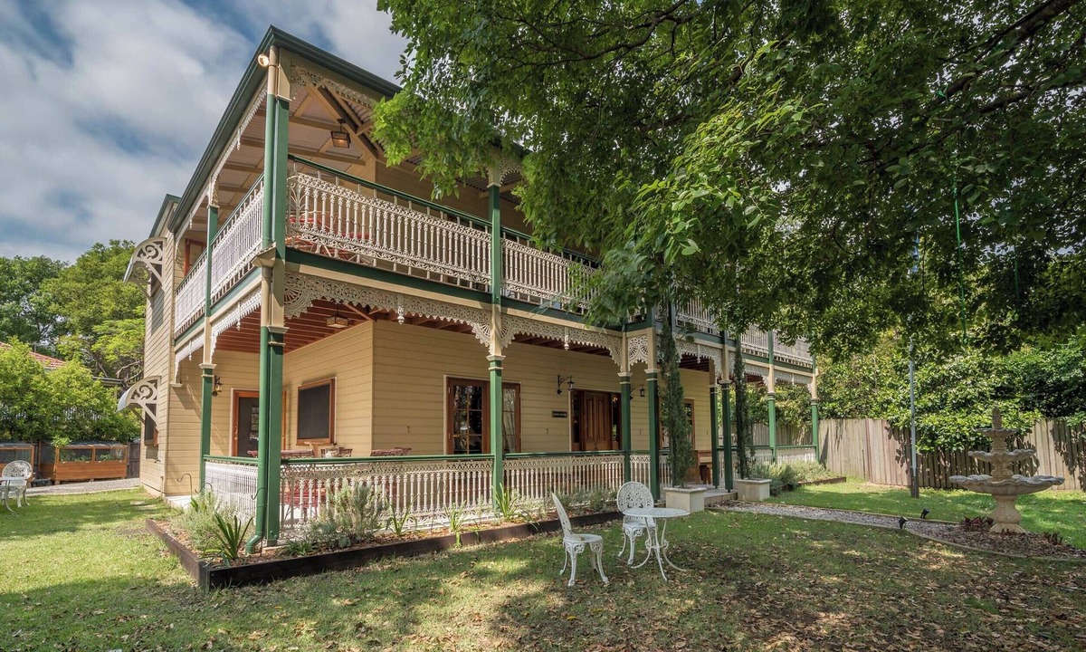 Ashgrove Bed & Breakfast | Grove Manor Bed & Breakfast