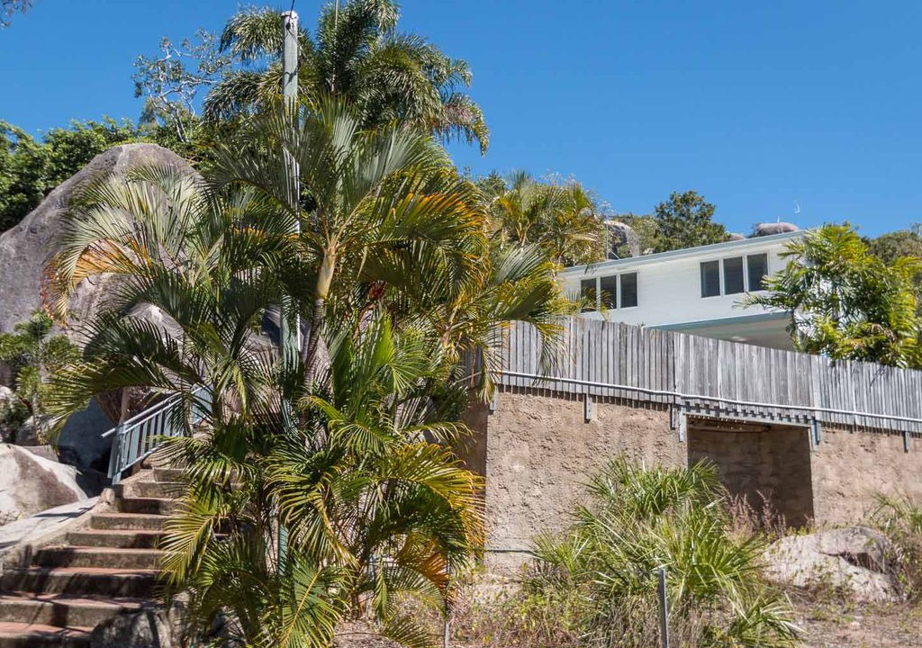 Picnic Bay House | Hanging Rock at Picnic Bay