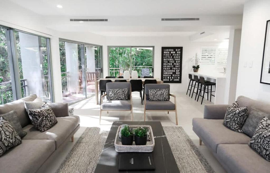 Noosa Heads Apartment | Hastings Park: Elegant Noosa Gem by the Beach