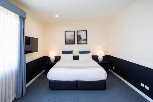 Clarendon Hotel | Hawkesbury Race Club Motel