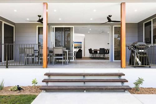 Scarness House | Hervey Bay Luxe Villa