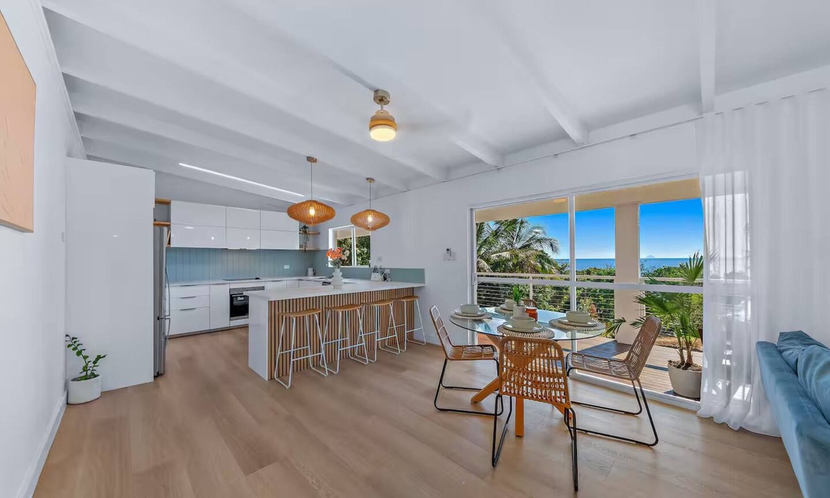 Hideaway Bay House | Hideaway Bay- Beach Front Haven