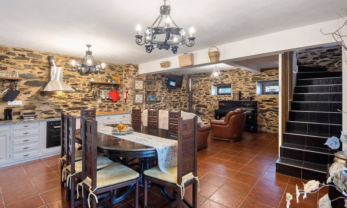 Arouca House | Holiday Home 'T3 Da Chica' with Shared Pool in Arouca