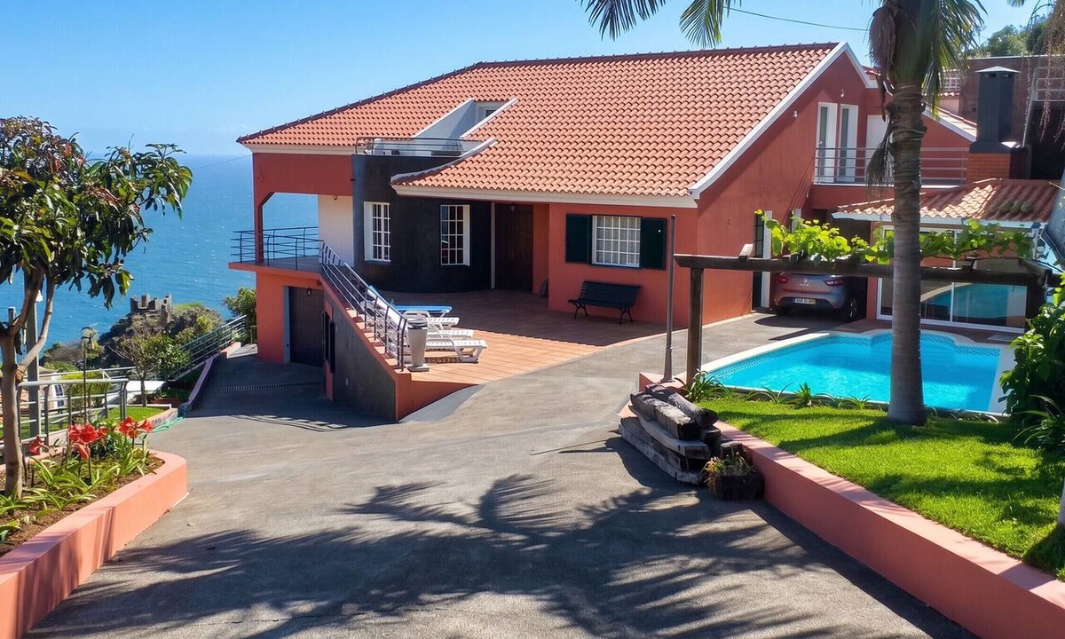 Estrela da Calheta Apartment | Homerez - Apt. with Pool in Lombo Do Doutor