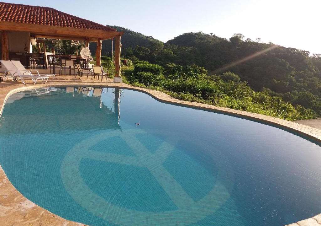 Puerto Carrillo Hotel | Hotel Peace & Lodge