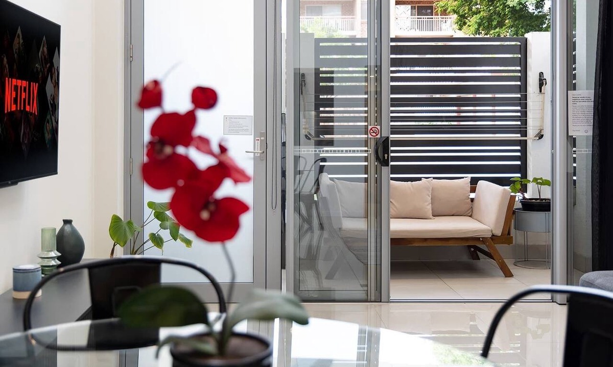 Wooloowin House | Huge Townhouse|5km City & Airport|3 Bathrooms
