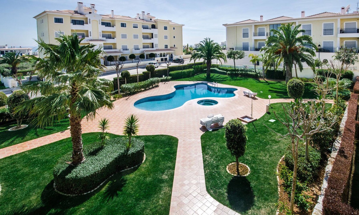 Porto de Mos Apartment | Ideal for families, Resort with a pool, close to Porto de Mos Beach