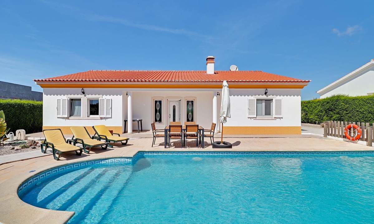 Aljezur House | IMMACULATE SPACIOUS THREE BEDROOM VILLA WITH POOL