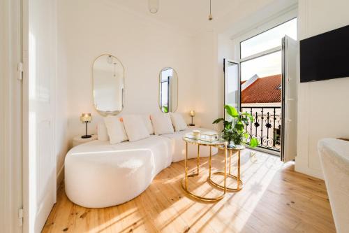 Santo Estevao Apartment | Improved Central Lisbon 41BR Riverfront
