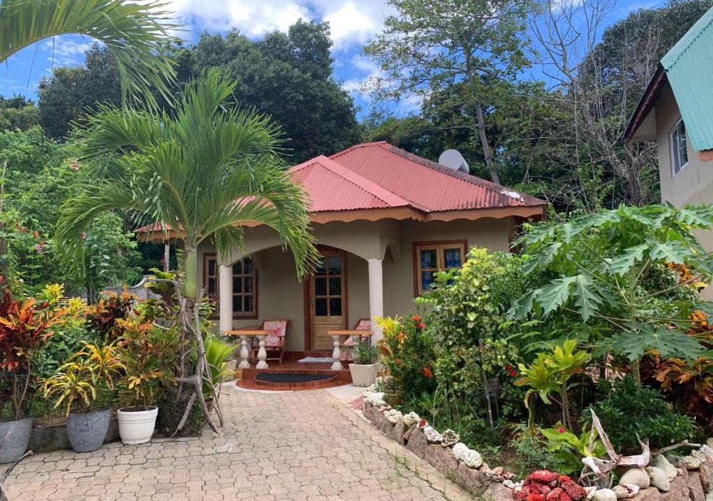 La Passe Ski Chalet | Island Bungalow