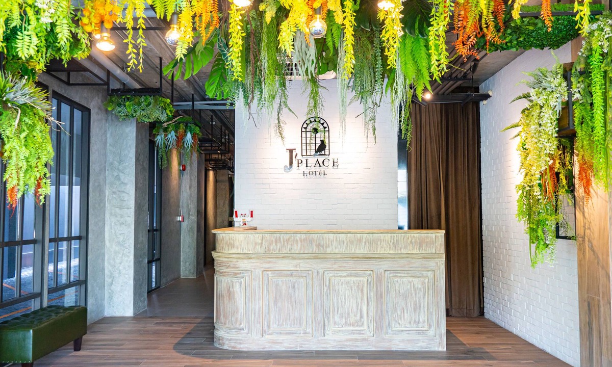 Chan Kasem Hotel | J Place Hotel