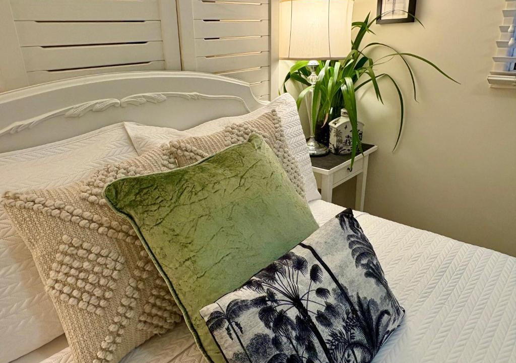 Kenmore Apartment | Jacaranda House Garden Suite
